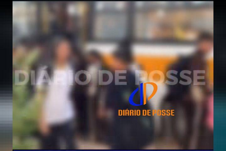 Ônibus escolar superlotado gera preocupação de pais em Posse (GO)