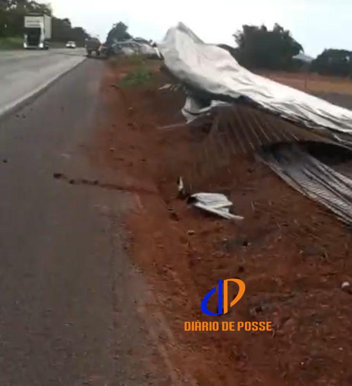 Vento forte assusta trabalhadores em obra de balança de fiscalização do DNIT às margens da BR-020