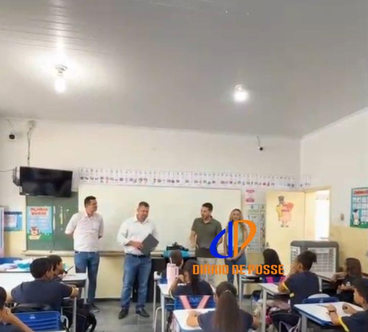 Prefeitura de Posse entrega 40 Chromebooks ao Colégio Castro Alves e amplia tecnologia em sala de aula